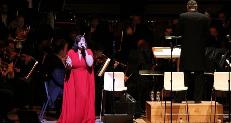 La « cantatrice » rouge: Ariane Moffatt et l'OSM