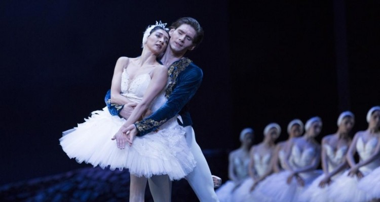 Le Lac des cygnes présenté par Les Grands Ballets | Une féérie grandiose à (re)voir sans modération